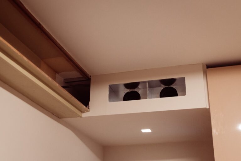 condizionatore impianto climatizzato a soffitto bocchette aria condizionata split